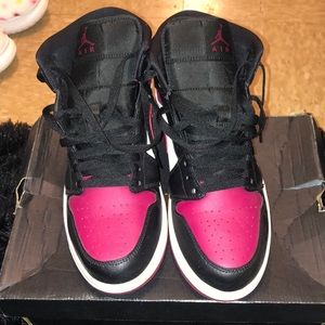 Air Jordan 1 Mid Black /Noble-Red